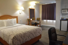  Canadas Best Value Inn & Suites-Castlegar  Каслгар